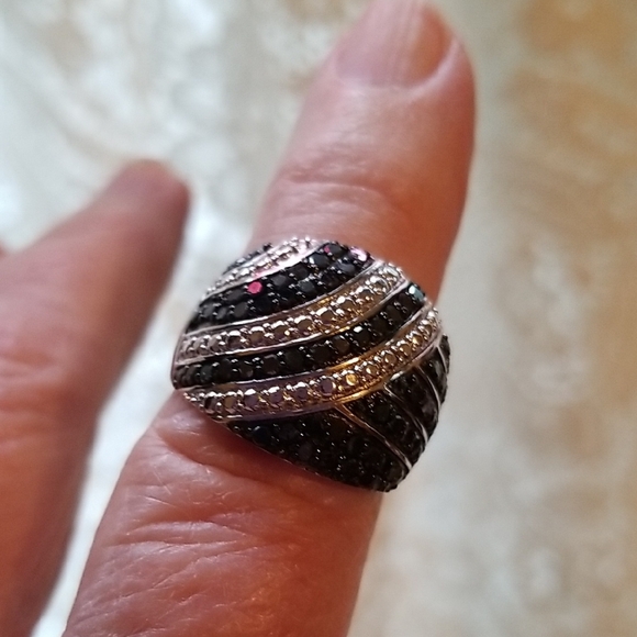 Jewelry - Silver ring with Diamonds